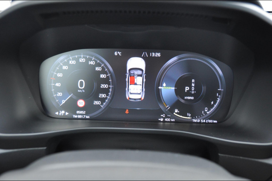 Volvo XC40 T4 211PK Automaat Recharge R-Design / Adaptieve cruise control / Parkeersensoren met 360 camera / Panoramadak / Apple carplay / Stoel - en stuurwielverwarming / Elektrische achterklep / Elektrische stoelen met geheugen