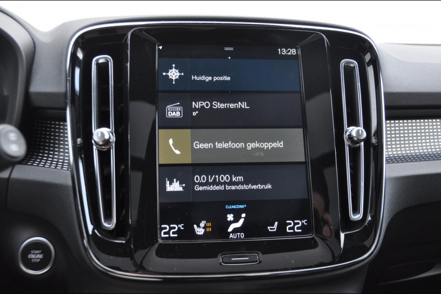 Volvo XC40 T4 211PK Automaat Recharge R-Design / Adaptieve cruise control / Parkeersensoren met 360 camera / Panoramadak / Apple carplay / Stoel - en stuurwielverwarming / Elektrische achterklep / Elektrische stoelen met geheugen