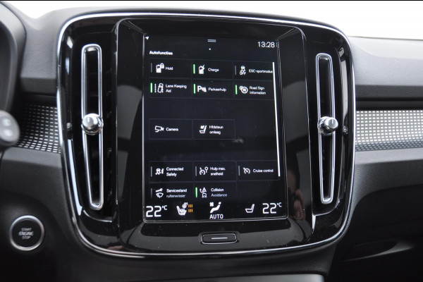 Volvo XC40 T4 211PK Automaat Recharge R-Design / Adaptieve cruise control / Parkeersensoren met 360 camera / Panoramadak / Apple carplay / Stoel - en stuurwielverwarming / Elektrische achterklep / Elektrische stoelen met geheugen