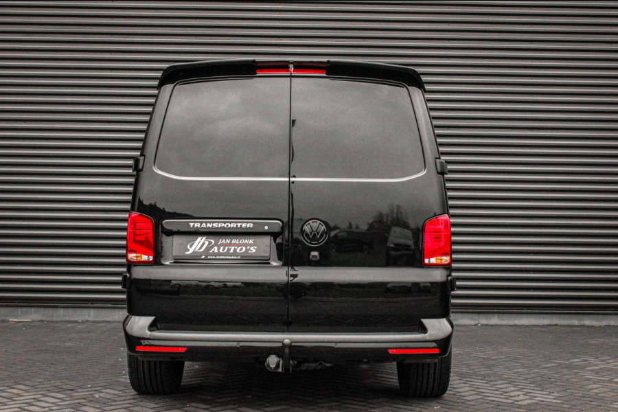 Volkswagen Transporter 2.0 TDI L2H1 150PK FULL BLACK / JB- EDITION / LEDEREN BEKLEDING / VERLAGINGSVEREN / APPLE CARPLAY / SPOILER