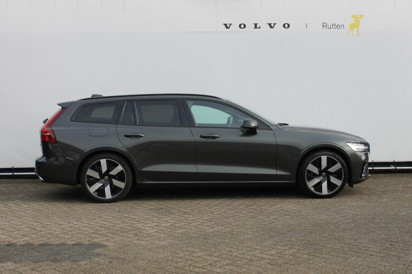 Volvo V60 T6 Plug-in hybrid 350PK Automaat AWD Ultimate Dark Panoramisch schuif-kanteldak / 360graden zichtcamera / Semi elektrisch wegklapbare trekhaak / Head-Up display /  Apple Carplay