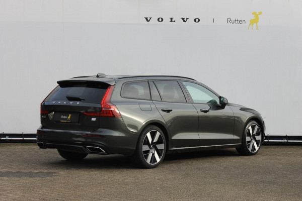 Volvo V60 T6 Plug-in hybrid 350PK Automaat AWD Ultimate Dark Panoramisch schuif-kanteldak / 360graden zichtcamera / Semi elektrisch wegklapbare trekhaak / Head-Up display /  Apple Carplay