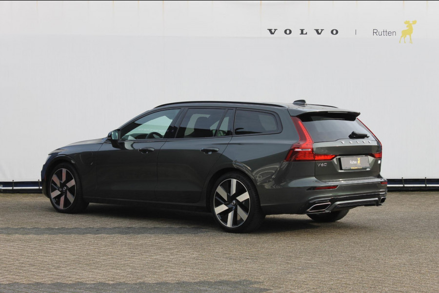 Volvo V60 T6 Plug-in hybrid 350PK Automaat AWD Ultimate Dark Panoramisch schuif-kanteldak / 360graden zichtcamera / Semi elektrisch wegklapbare trekhaak / Head-Up display /  Apple Carplay