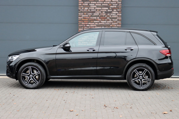 Mercedes-Benz GLC 300e 4MATIC AMG Line Aut9 | Distronic+ | Trekhaak | Keyless Go | Surround Camera | Geluidsisolerend Glas | Apple Carplay/Android Auto | Zitcomfortpakket | Sfeerverlichting |