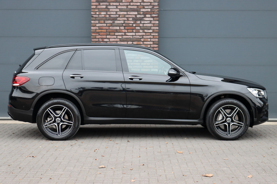 Mercedes-Benz GLC 300e 4MATIC AMG Line Aut9 | Distronic+ | Trekhaak | Keyless Go | Surround Camera | Geluidsisolerend Glas | Apple Carplay/Android Auto | Zitcomfortpakket | Sfeerverlichting |