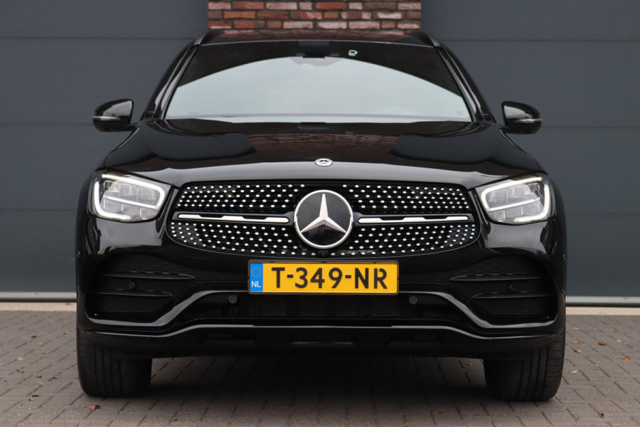 Mercedes-Benz GLC 300e 4MATIC AMG Line Aut9 | Distronic+ | Trekhaak | Keyless Go | Surround Camera | Geluidsisolerend Glas | Apple Carplay/Android Auto | Zitcomfortpakket | Sfeerverlichting |