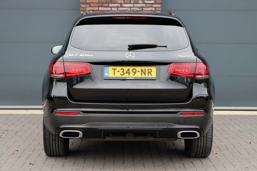 Mercedes-Benz GLC 300e 4MATIC AMG Line Aut9 | Distronic+ | Trekhaak | Keyless Go | Surround Camera | Geluidsisolerend Glas | Apple Carplay/Android Auto | Zitcomfortpakket | Sfeerverlichting |