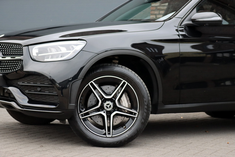 Mercedes-Benz GLC 300e 4MATIC AMG Line Aut9 | Distronic+ | Trekhaak | Keyless Go | Surround Camera | Geluidsisolerend Glas | Apple Carplay/Android Auto | Zitcomfortpakket | Sfeerverlichting |