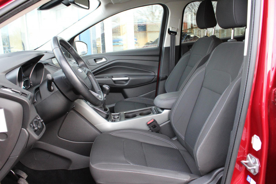 Ford Kuga 1.5 EcoBoost Titanium | Trekhaak 2000KG | Cruise Control | Stoel + Stuurverwarming | Navigatie | Parkeersensoren | Climate Control |