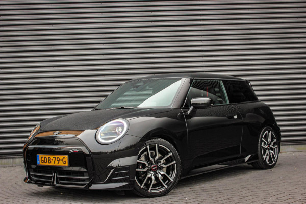 MINI Cooper E John Cooper Works M 40.7 kWh / VERLAGINGSVEREN / INCL. BTW / PANO-DAK / LEDEREN BEKLEDING / 18'' WHEELS / FULL