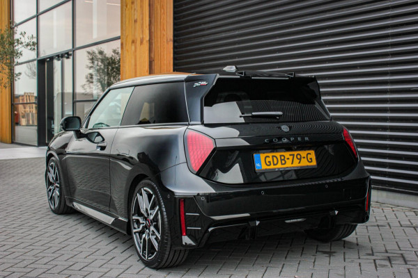 MINI Cooper E John Cooper Works M 40.7 kWh / VERLAGINGSVEREN / INCL. BTW / PANO-DAK / LEDEREN BEKLEDING / 18'' WHEELS / FULL