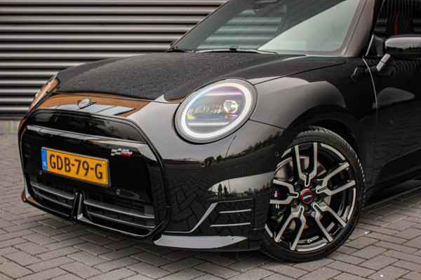 MINI Cooper E John Cooper Works M 40.7 kWh / VERLAGINGSVEREN / INCL. BTW / PANO-DAK / LEDEREN BEKLEDING / 18'' WHEELS / FULL