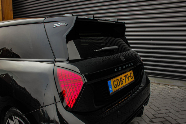 MINI Cooper E John Cooper Works M 40.7 kWh / VERLAGINGSVEREN / INCL. BTW / PANO-DAK / LEDEREN BEKLEDING / 18'' WHEELS / FULL