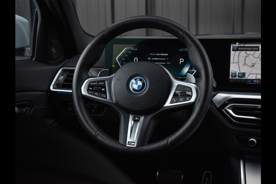 BMW 3-serie 330e xDrive M-SPORT | ELEKTR. VERST. STOELEN | ACTIVE CRUISE CONTROL | HARMAN KARDON | AMBIENT VERLICHTING | ELEKTR. TREKHAAK