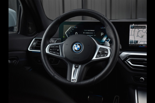 BMW 3-serie 330e xDrive M-SPORT | ELEKTR. VERST. STOELEN | ACTIVE CRUISE CONTROL | HARMAN KARDON | AMBIENT VERLICHTING | ELEKTR. TREKHAAK