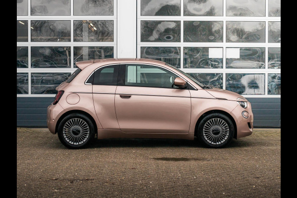 Fiat 500E 3+1 42 kWh | Clima | Cruise | Keyless | Camera| Apple Carplay | Stoelverwarming | BSM | Pack Style