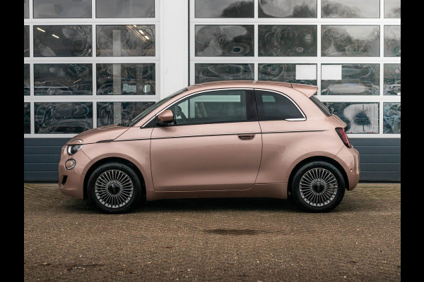 Fiat 500E 3+1 42 kWh | Clima | Cruise | Keyless | Camera| Apple Carplay | Stoelverwarming | BSM | Pack Style