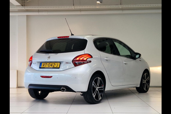 Peugeot 208 1.2 PureTech GT-line 110 PK | Panoramadak | Navigatie | Apple Carplay/Android Auto | Cruise Control