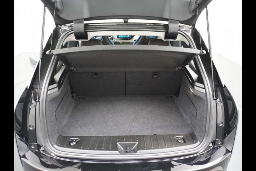 BMW i3 Executive Edition 120Ah 42 kWh UNIEKE KMSTAND | VAN: €22.900,- VOOR: €19.877,- UW LENTEVOORDEEL: € 3.023,-