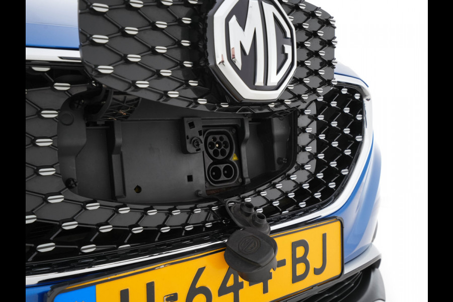 MG ZS EV Luxury 45 kWh (INCL-BTW) *PANO | FULL-LEATHER | CCS-FASTLOADER | KEYLESS | NAVI-FULLMAP | ADAPTIVE-CRUISE | CAMERA | APP-CONNECT | DAB | LANE-ASSIST | SPORT-SEATS | 17"ALU*