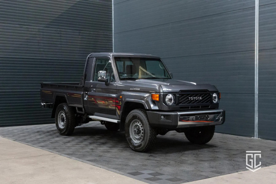 Toyota Land Cruiser GRJ79 Single Cab LX-E A/T