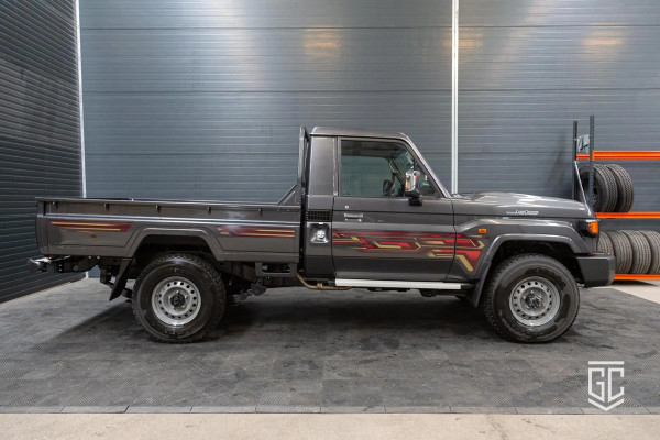 Toyota Land Cruiser GRJ79 Single Cab LX-E A/T