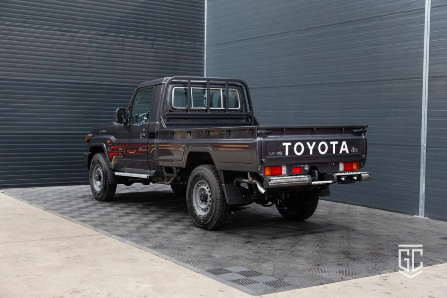 Toyota Land Cruiser GRJ79 Single Cab LX-E A/T