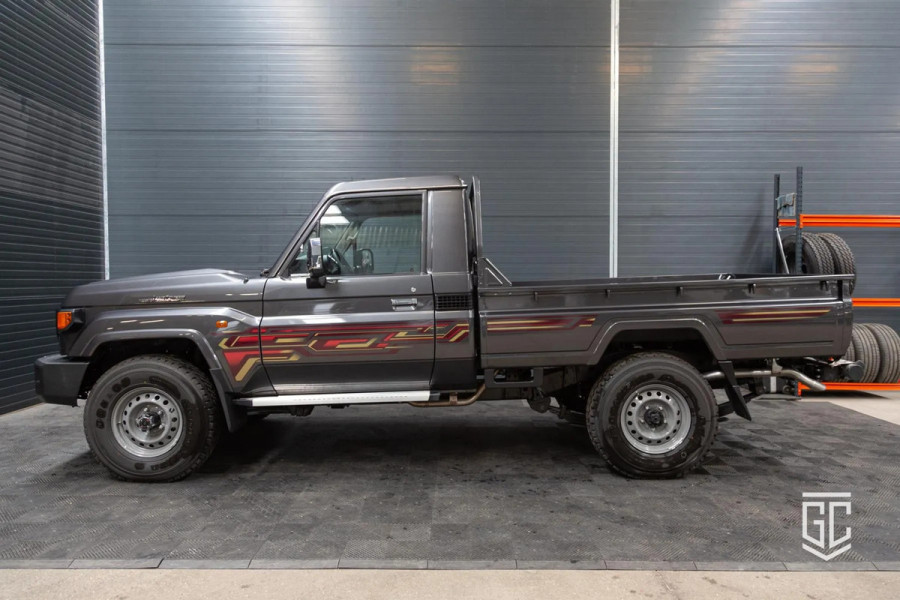 Toyota Land Cruiser GRJ79 Single Cab LX-E A/T