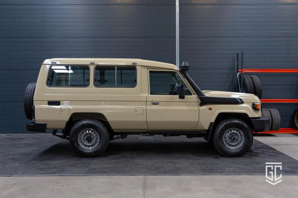 Toyota Land Cruiser GRJ78 A/T