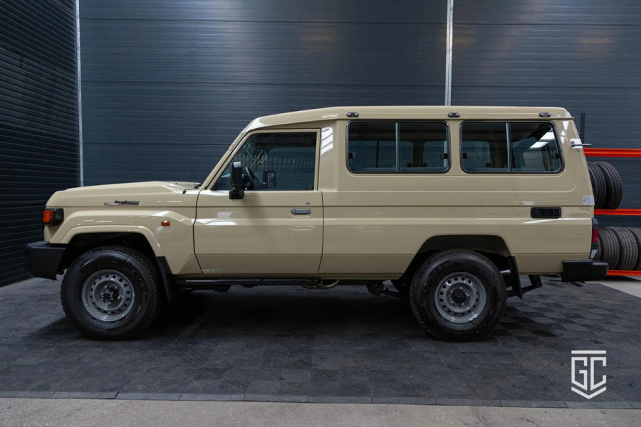 Toyota Land Cruiser GRJ78 A/T