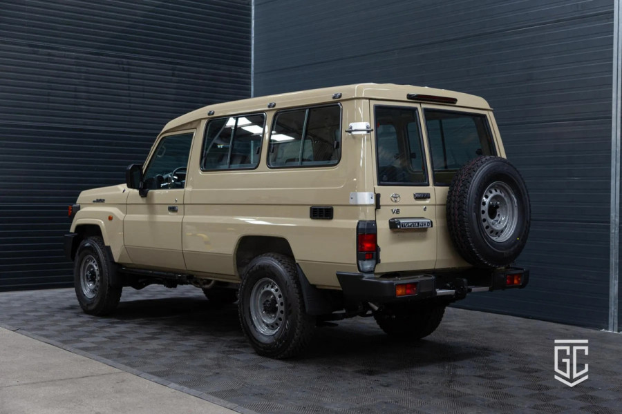 Toyota Land Cruiser GRJ78 A/T