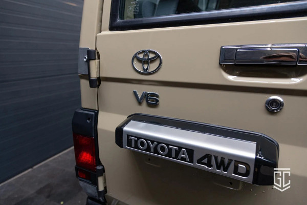 Toyota Land Cruiser GRJ78 A/T