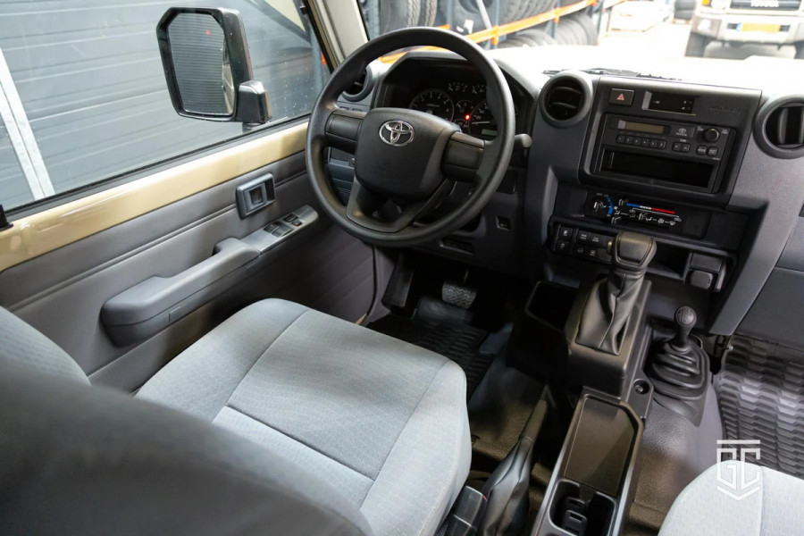 Toyota Land Cruiser GRJ78 A/T