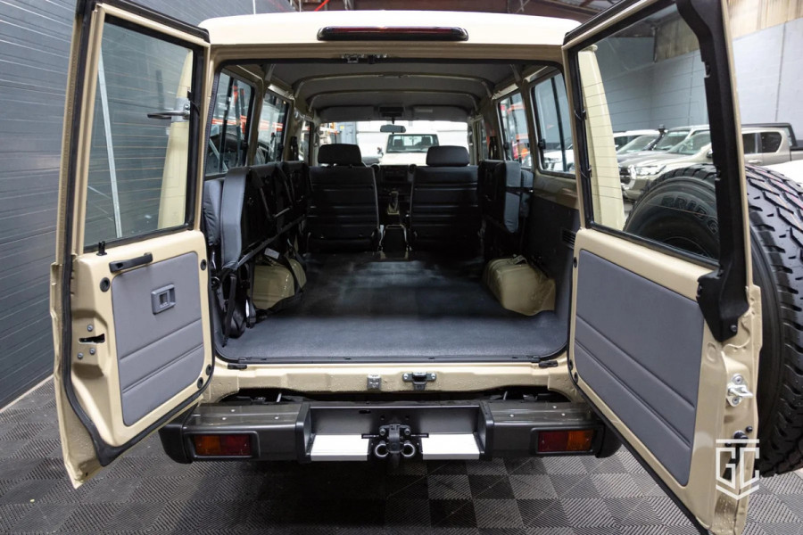 Toyota Land Cruiser GRJ78 A/T