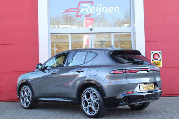 Alfa Romeo Tonale 1.3T PHEV Q4 280PK Edizione Speciale | NAVIGATIE | VOORSTOELEN / STUUR VERWARMD | APPLE CARPLAY / ANDROID AUTO | 360° CAMERA | DODEHOEK DETECTIE | 20"INCH LICHTMETALEN VELGEN | ADAPTIVE CRUISE CONTROL | KEYLESS ENTRY / START | ELEKTRISCH BEDIENBARE ACHTERKLEP | DRAADLOZE TELEFOONLADER | SFEER VERLICHTING | DONKERE HEMELBEKLEDING |