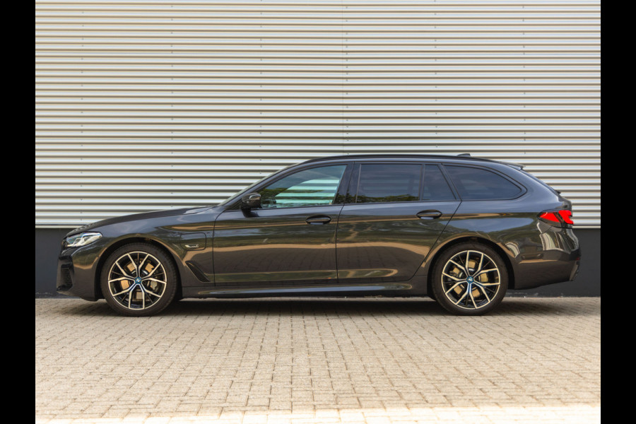 BMW 5 Serie Touring 530e M-Sport - Harman Kardon - Driving Ass Prof - 2x TV - Trekhaak - Head-Up