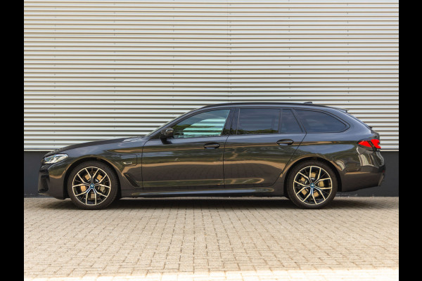 BMW 5 Serie Touring 530e M-Sport - Harman Kardon - Driving Ass Prof - 2x TV - Trekhaak - Head-Up