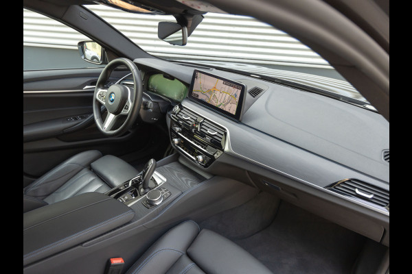 BMW 5 Serie Touring 530e M-Sport - Harman Kardon - Driving Ass Prof - 2x TV - Trekhaak - Head-Up