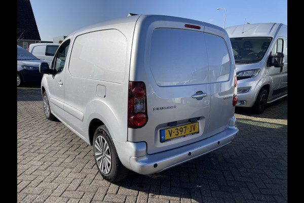 Peugeot Partner 120 1.6 BlueHDi 100 L1 Premium Pack S&S / vaste prijs rijklaar € 9950 ex btw / lease vanaf € 183 / airco / cruise / navi / achteruit rijcamera / 3 zits / zilver metallic !