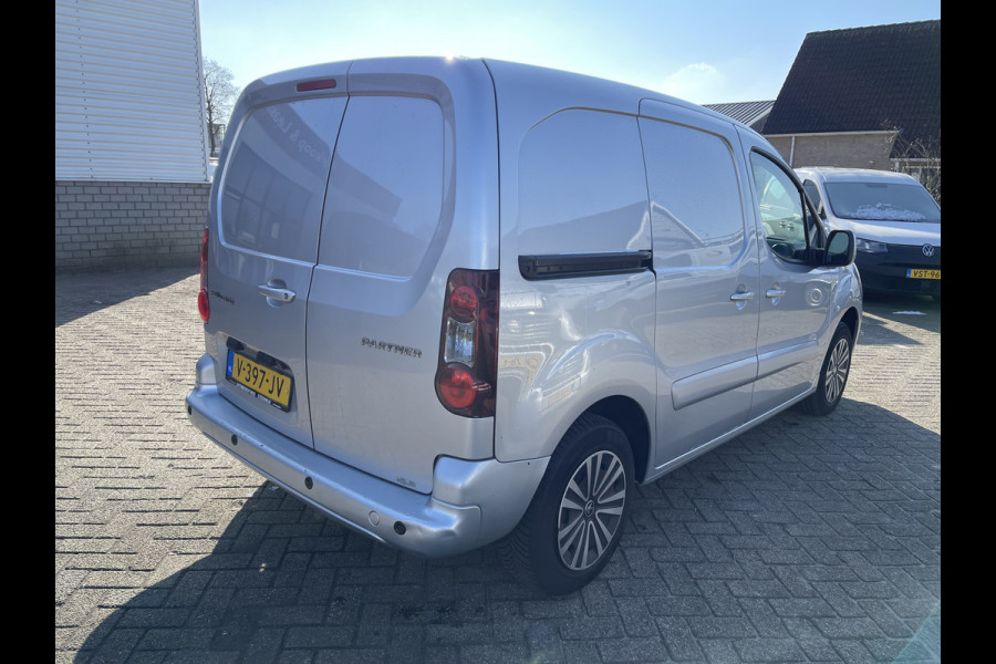 Peugeot Partner 120 1.6 BlueHDi 100 L1 Premium Pack S&S / vaste prijs rijklaar € 9950 ex btw / lease vanaf € 183 / airco / cruise / navi / achteruit rijcamera / 3 zits / zilver metallic !