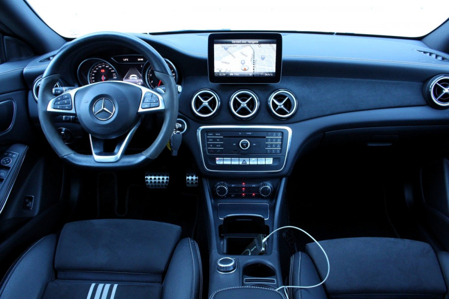 Mercedes-Benz CLA-Klasse 200 AMG AUT 1eEIG! PANO LEDER NAV CAMERA STOELVW '18