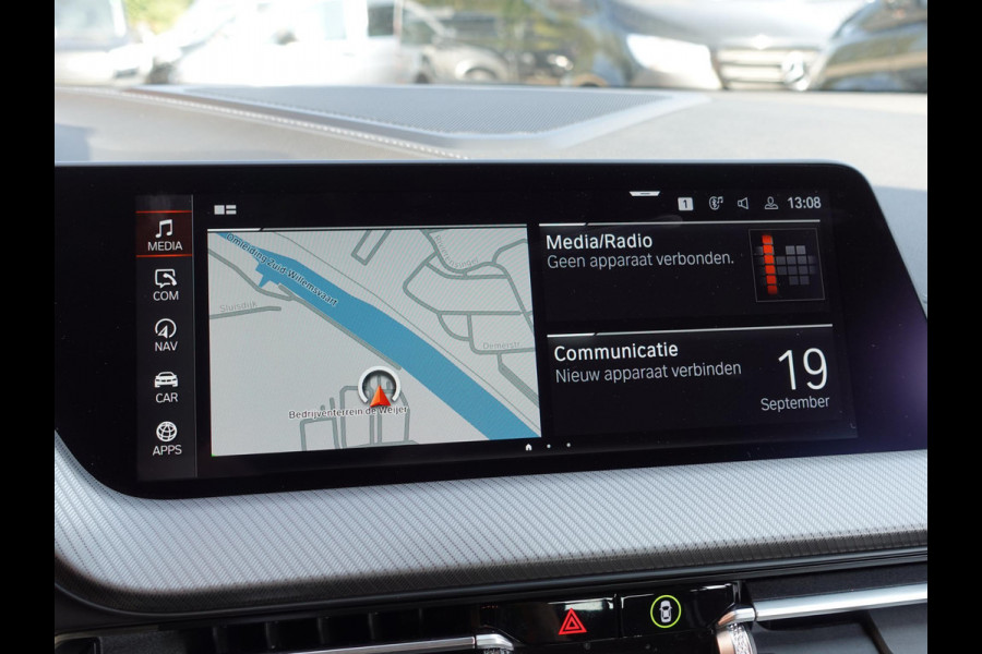 BMW 1-serie 118i Automaat High Executive | Navigatie | Apple Carplay/Android Auto | Parkeersensoren | Virtual Cockpit | Stoelverwarming | Cruise Control | Ledverlichting | Sfeerverlichting | Getinte ramen | Climate Control