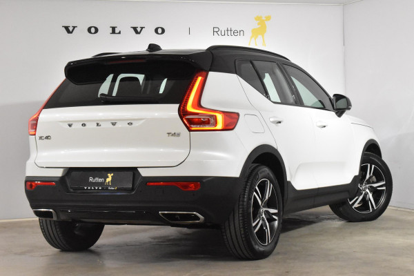 Volvo XC40 T4 190PK Automaat R-Design / Verwarmbare stoelen / Donker getint glas / Park assist voor en achter / Camera achter / Trekhaak