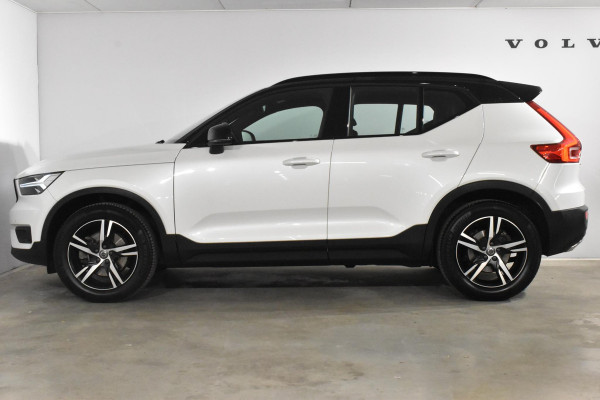 Volvo XC40 T4 190PK Automaat R-Design / Verwarmbare stoelen / Donker getint glas / Park assist voor en achter / Camera achter / Trekhaak