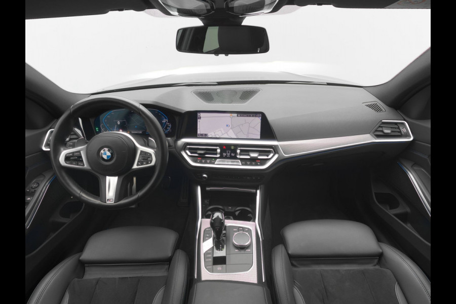 BMW 3-serie 330e M Sport Shadow Plug in Hybrid PHEV | Camera | LED | Elektrische Stoelen Memory | Carplay | Sfeerverlichting | 19'' L.M. |