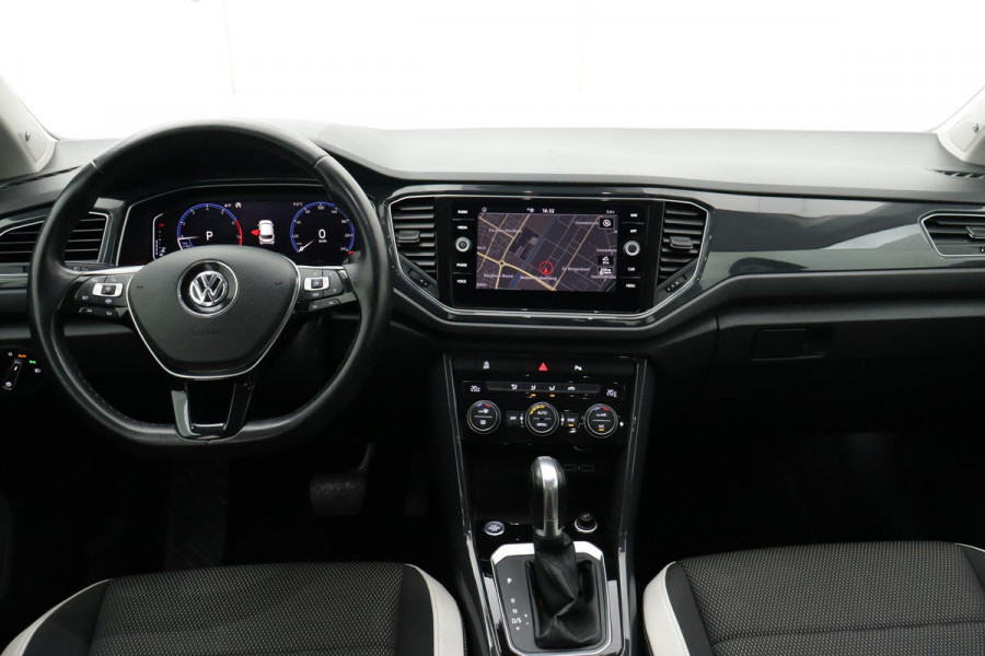 Volkswagen T-Roc 1.5 TSI Sport Automaat (DIGITALE COCKPIT, ADAPTIVE CRUISE, CARPLAY, NAVIGATIE, PDC, TREKHAAK, 1e EIGENAAR)