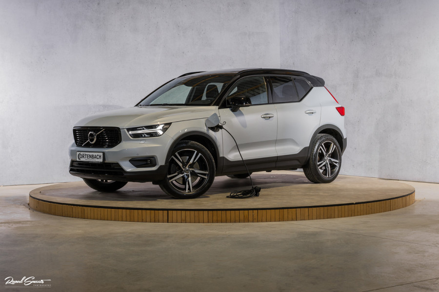 Volvo XC40 1.5 T5 Recharge R-Design | Panorama dak | Zwenkbare trekhaak | Apple carplay |