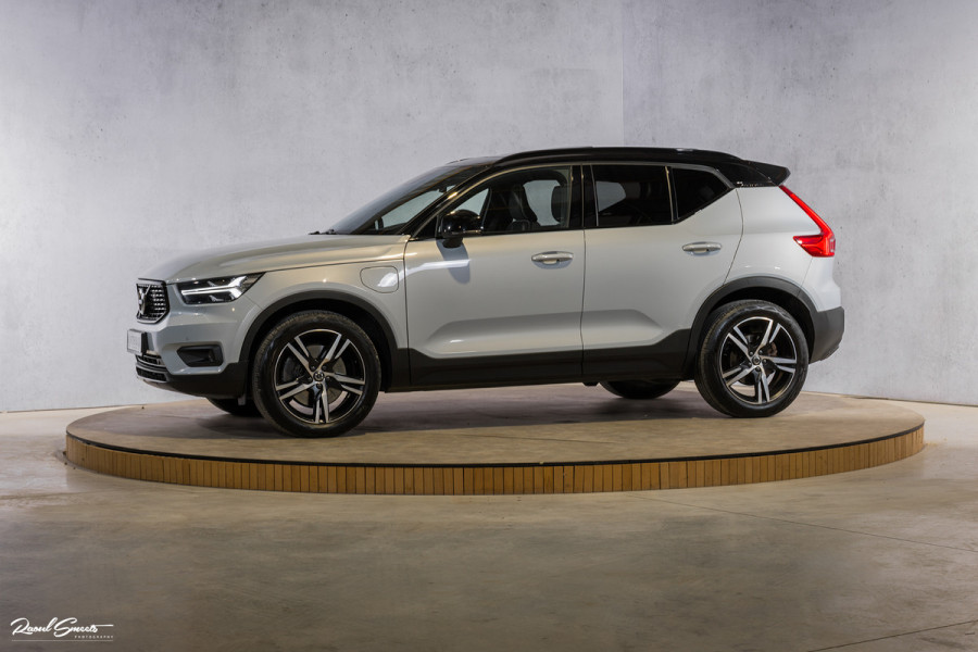 Volvo XC40 1.5 T5 Recharge R-Design | Panorama dak | Zwenkbare trekhaak | Apple carplay |