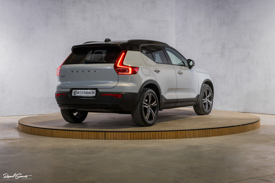 Volvo XC40 1.5 T5 Recharge R-Design | Panorama dak | Zwenkbare trekhaak | Apple carplay |