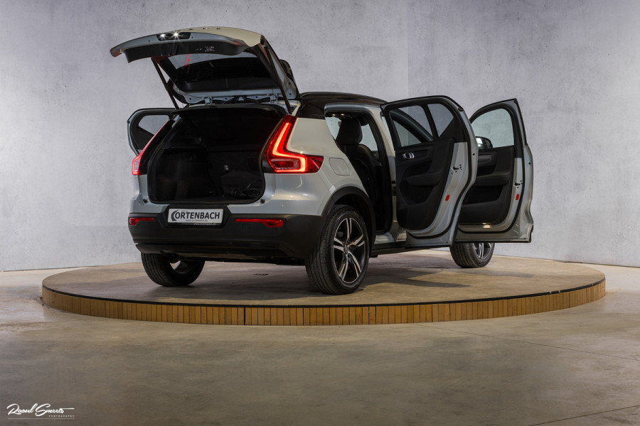 Volvo XC40 1.5 T5 Recharge R-Design | Panorama dak | Zwenkbare trekhaak | Apple carplay |